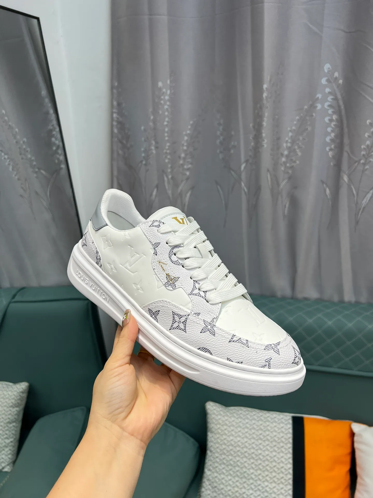 Men's Men's Shoes 💰540 LV Louis Vuitton. The latest fashionable casual shoes are popular in physical stores. The new spring and summer comfortable imported custom patent leather plus cowhide, cowhide mesh, and unique jacquard fabric element design. With sheepskin lining, Lv original base, [sun][sun] high-end packaging and high quality💪Details determine quality, welcome to compare🇮🇹Code number 38-44, 45 can be customized